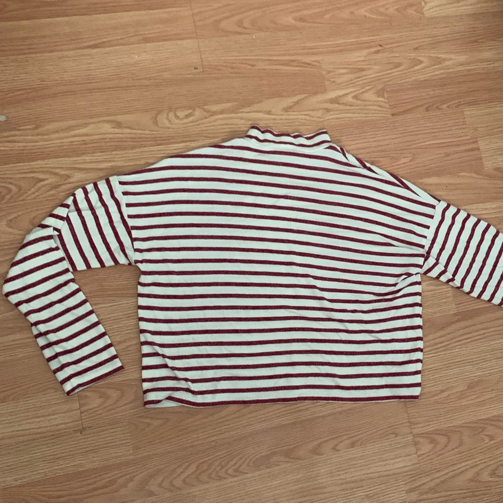 stripped red and white long sleeve turtle neck